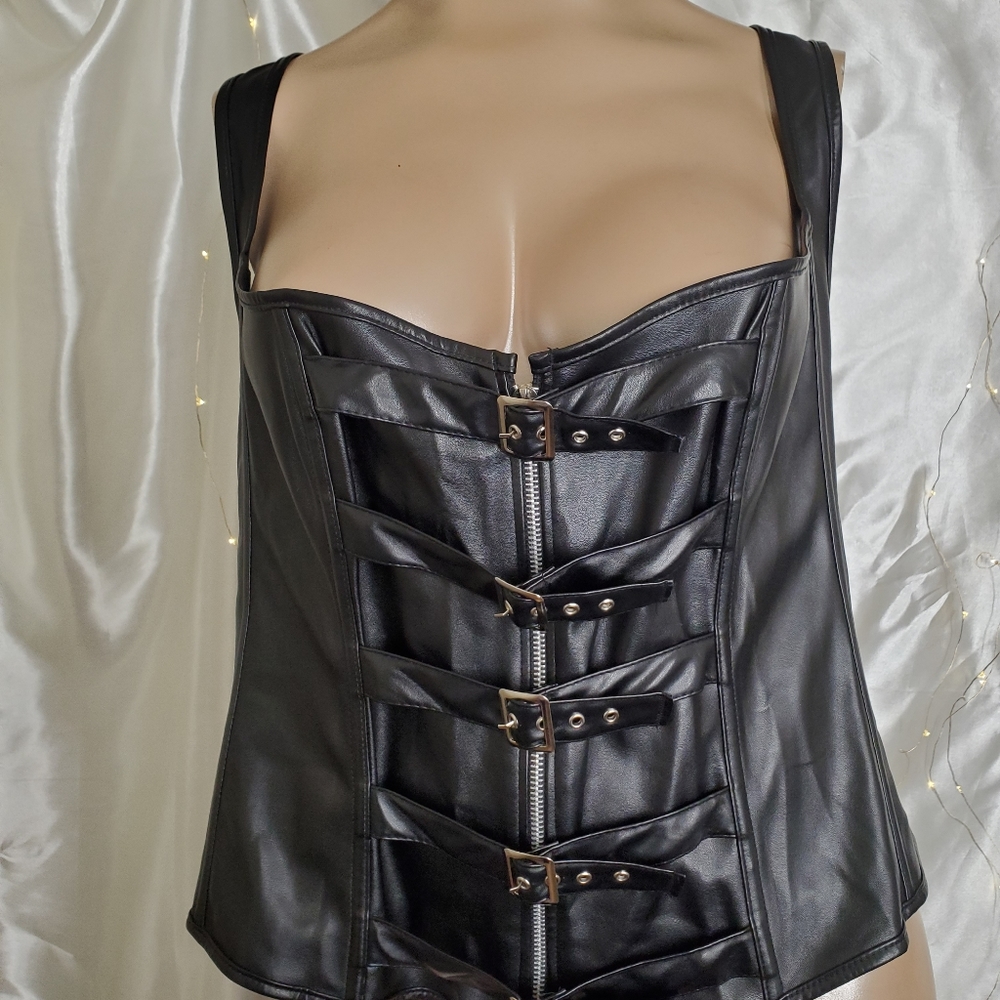 Pleather vest with buckels